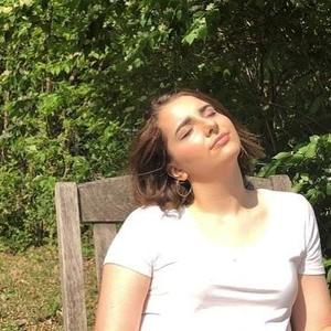 Meet your Posher, Abbey